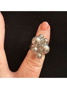 Unmarked silver ball cluster bubble ring. Size 8